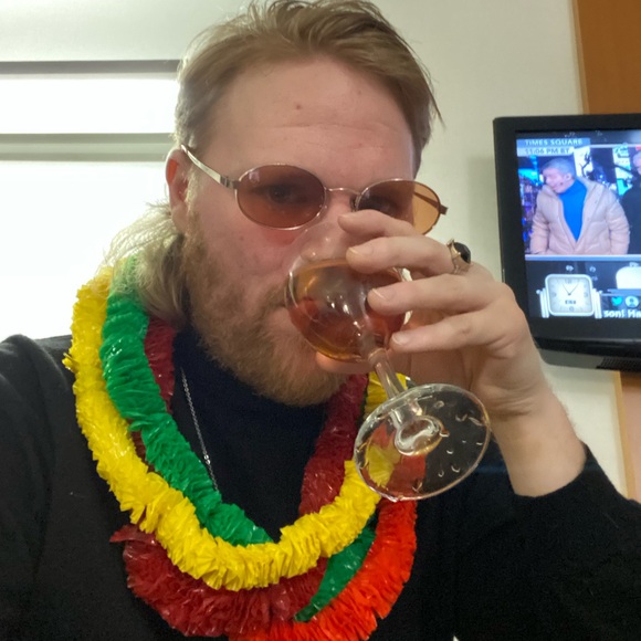 Meet your Posher, Justin - Picture 2 of 2